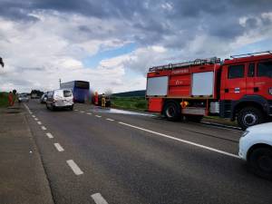 Accident între un autocar de transport persoane și un autoturism, la Dărmănești