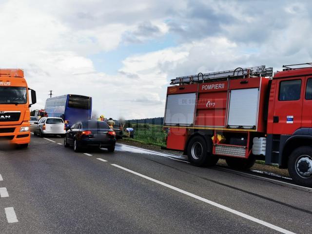 Accident între un autocar de transport persoane și un autoturism, la Dărmănești