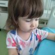 Aproape 90.000 de euro s-au adunat pentru Daria, fetița din Fălticeni care suferă de o formă gravă de leucemie