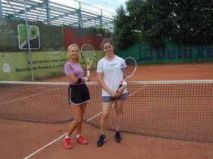Laura Cîrligeanu și Petriana Popovici au oferit un duel echilibrat
