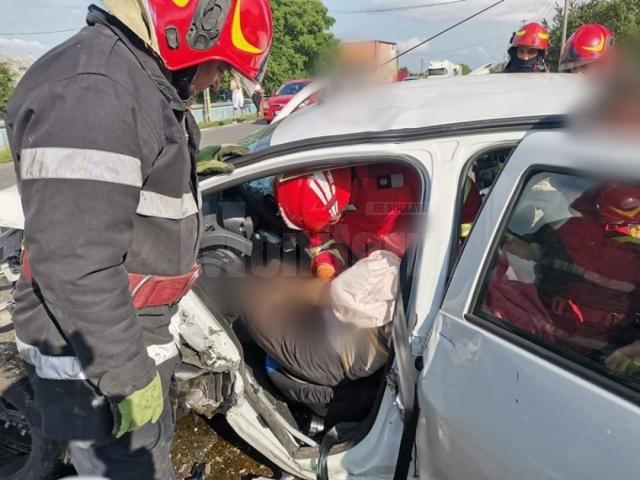 Un septuagenar a intrat cu Dacia pe contrasens și a lovit alte trei autoturisme