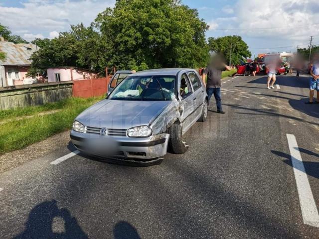 Un septuagenar a intrat cu Dacia pe contrasens și a lovit alte trei autoturisme