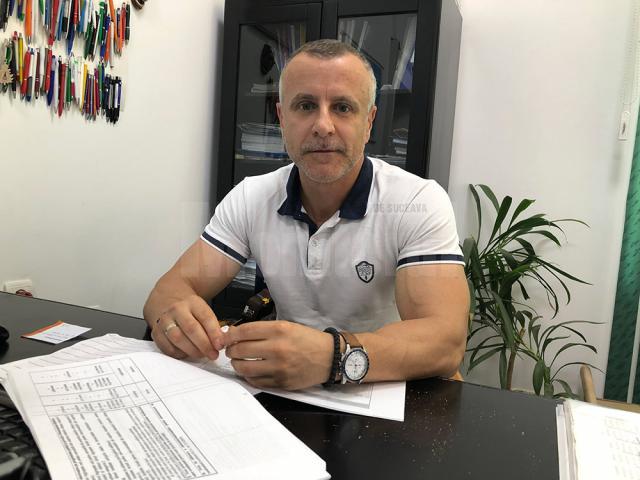 Șeful Serviciului Impozite și Taxe din cadrul Primăriei municipiului Rădăuți, economistul Silviu Ursescu