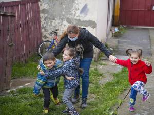 470.000 de euro investiți de „Hope and Homes for Children” în reforma sistemului de protecție a copilului din județul Suceava