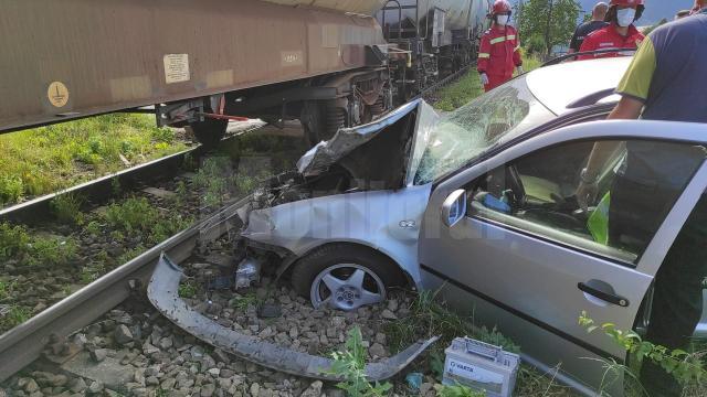 Mașina lovită de tren