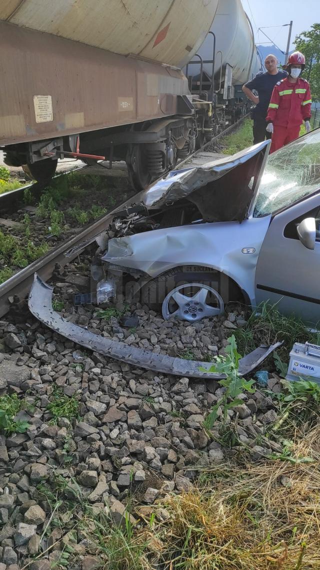 Mașina lovită de tren