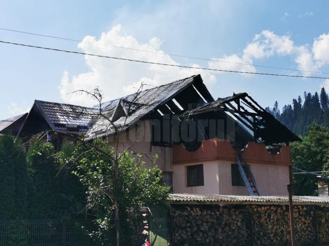 Casă din Voroneț, distrusă de un incendiu puternic