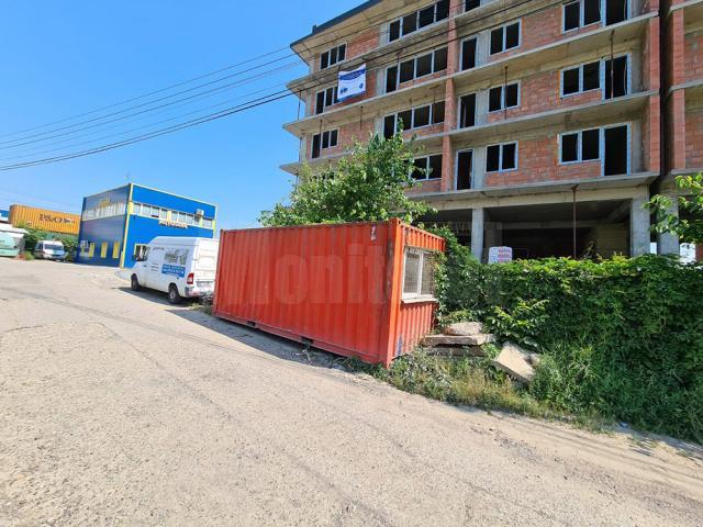 Gunoaie și deranj pe strada Apeductului din Suceava din cauza unui dezvoltator imobiliar