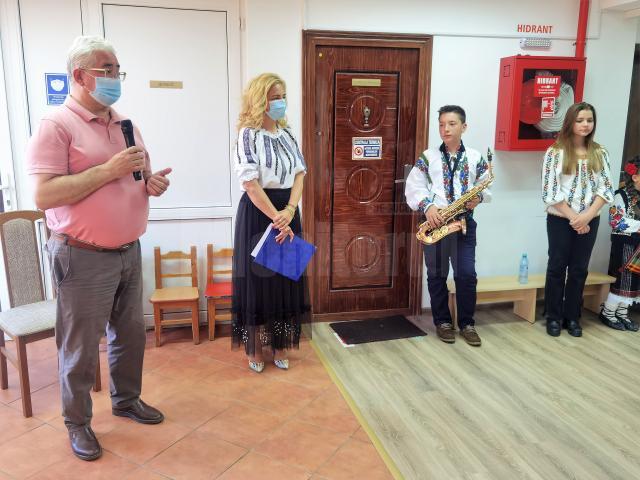 Primarul Sucevei, Ion Lungu și directoarea Grădiniței din Obcini, Maria Todereanu, la Școala de vară “Vrei să înveți lucruri noi” 3