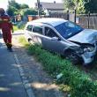 A plecat de pe loc fără a se asigura și a proiectat alt autoturism în copac