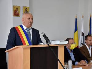 Vasiel Iliuț a depus jurământul în funcția de primar al orașului Vicovu de Sus