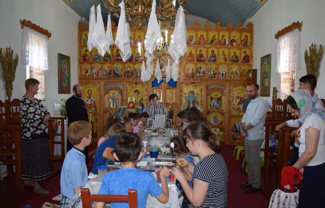 Flori de arhanghel în naosul bisericii de la Gropeni