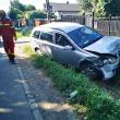 A plecat de pe loc fără a se asigura și a proiectat alt autoturism în copac