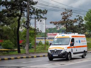 Femeia a fost preluată de o ambulanță și transportată la Spitalul Județean Suceava
