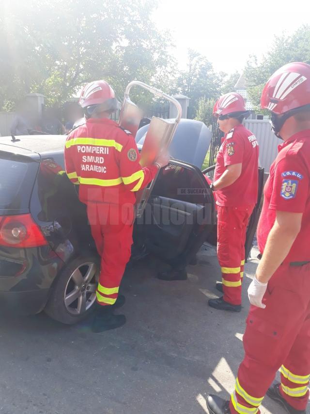 Pompierii militari au intervenit în ajutorul tinerei care era pasageră