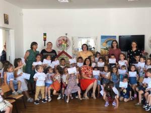60 de preșcolari care în pandemie nu au avut acces la educație au participat la „Grădinița de vară”, organizată la Cajvana