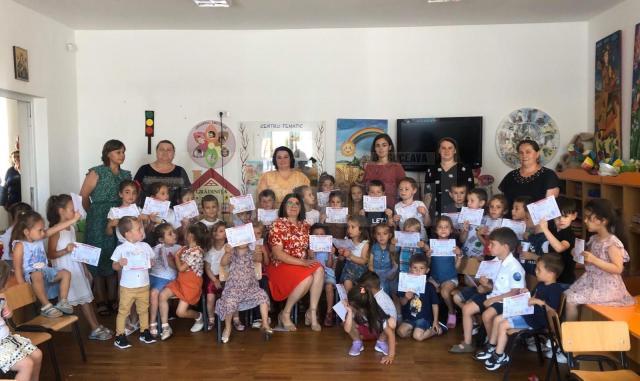 60 de preșcolari care în pandemie nu au avut acces la educație au participat la „Grădinița de vară”, organizată la Cajvana