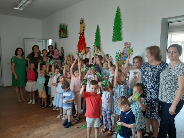 60 de preșcolari care în pandemie nu au avut acces la educație au participat la „Grădinița de vară”, organizată la Cajvana