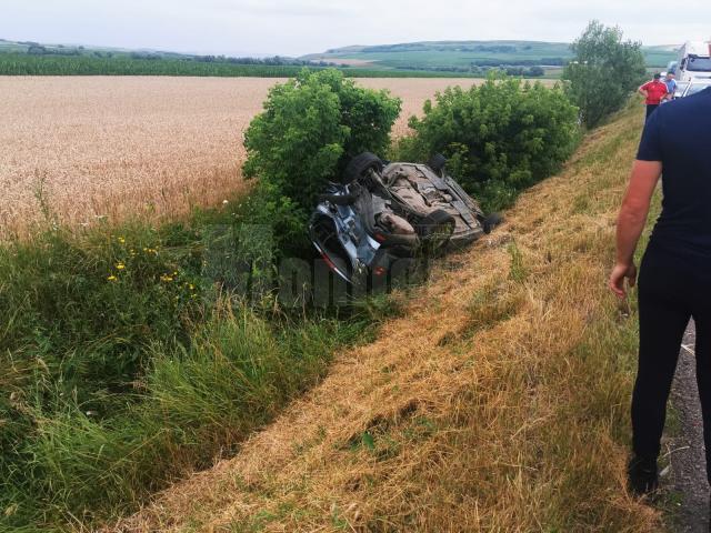 Doi tineri răniți, după ciocnirea violentă a două mașini, la Ilișești