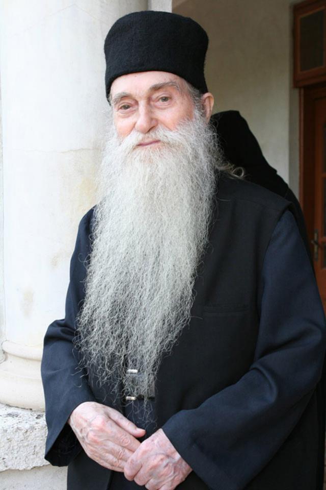 Vorbe de aur ale Părintelui Arsenie Papacioc: „Singură suferința este suprema catedră de teologie”