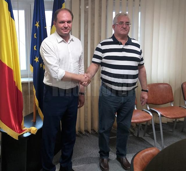 Întâlnire de lucru între primarul Sucevei, Ion Lungu și primarul municipiului Chișinău, care au stabilit când să fie semnată înfrățirea dintre cele două orașe 1