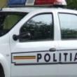 A ascuns țigările sub fund, dar polițiștii l-au ridicat de pe scaun