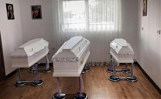 Mama și cei doi îngerași ai familiei Huluță, decedați în urma cumplitului accident de la Bacău