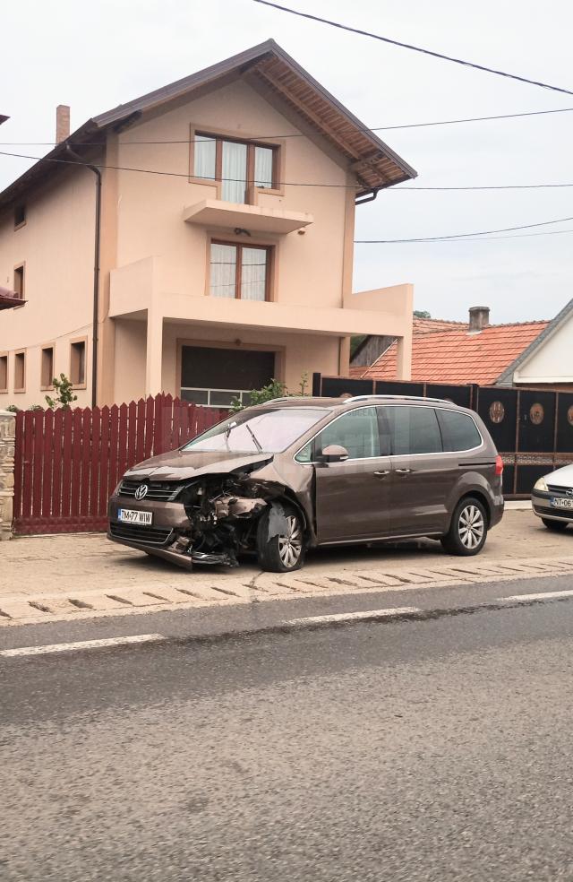 Carambol pe DN 17 provocat de un șofer în vârstă de 19 ani