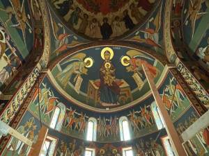 Lucrările de pictură din interiorul Catedralei de la Suceava sunt aproape finalizate la turla bisericii