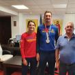 Vicecampionul Olimpic Marius Cozmiuc și canotoarea Ionela Cozmiuc, campioană mondială la dublu vâsle seniori, alături de primarul Sucevei, Ion Lungu