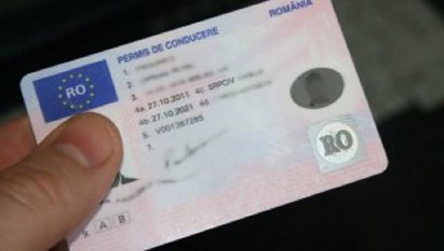 Tânărul a prezentat la control un permis românesc, care s-a dovedit a fi un fals relativ bine făcut