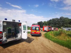 Două persoane au rămas imobilizate într-o fântână. Unul dintre bărbați a fost scos în stare gravă