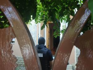 Una din țintele percheziției a fost locuința din municipiul Suceava a fostului deputat și prefect Alexandru Băișanu