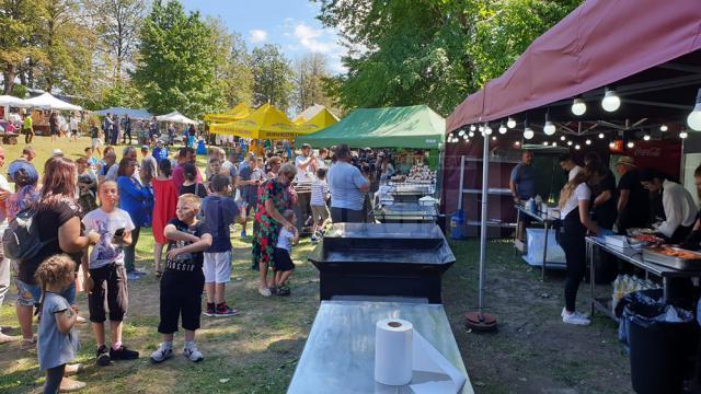 Meșteri populari din toată țara, show gastronomic, muzică și voie bună, la Muzeul Satului Bucovinean