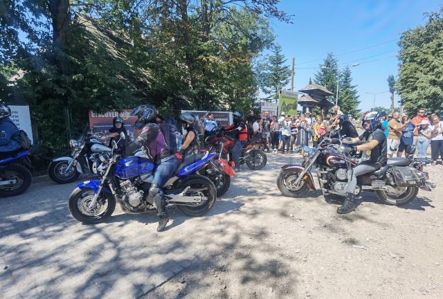 O impresionantă paradă de motociclete la parada Bucovina Motorfest 2021 3