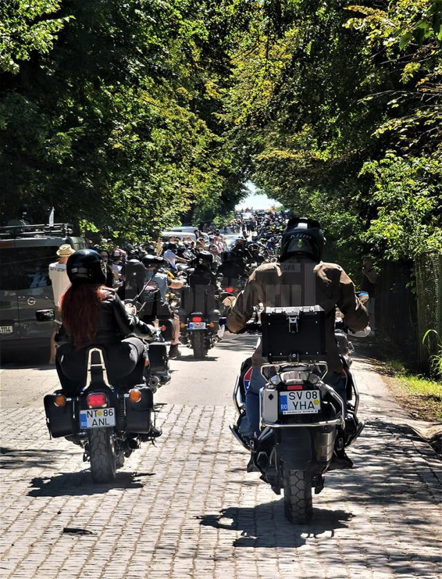 Puzderie de lume și sute de motoare la Bucovina Motorfest – ediție de pandemie