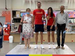 Olimpicii suceveni Marius și Ionela Cozmiuc, sărbătoriți la Auchan Suceava, alături de familia lor și familia Auchan