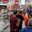 Olimpicii suceveni Marius și Ionela Cozmiuc, sărbătoriți la Auchan Suceava, în aplauzele angajaților și a clienților hypermarketului