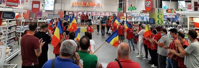 Olimpicii suceveni Marius și Ionela Cozmiuc, sărbătoriți la Auchan Suceava