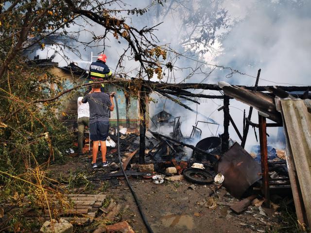 Incendiu puternic la o gospodărie din Hănțești