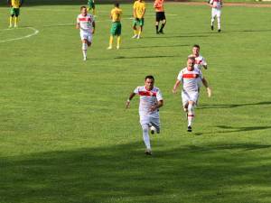 Cainari exulta dupa cele trei goluri marcate in poarta Forestei. Foto Facebook - Sportul Botosanean in Imagini