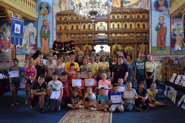Activități cu copiii. Foto Arhiepiscopia Sucevei și Rădăuților