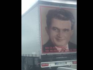 Tirul care poartă pe șoselele Europei chipul dictatorului Nicolae Ceaușescu