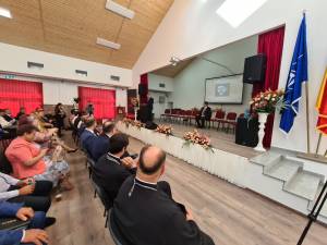 Primarul Ioan Pavăl a deschis dezbaterile de la Dumbrăveni
