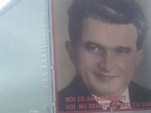 Tir de Suceava, cu chipul lui Ceaușescu și un mesaj viral, filmat în Italia