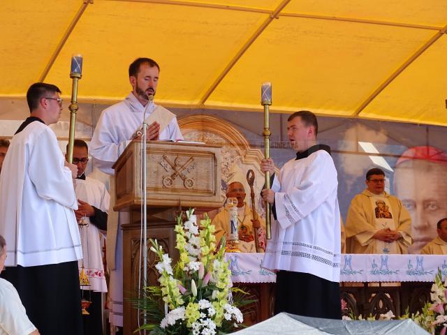 Sfânta Liturghie solemnă pontificală a hramului, cu venerarea icoanei Maicii Domnului de la Cacica