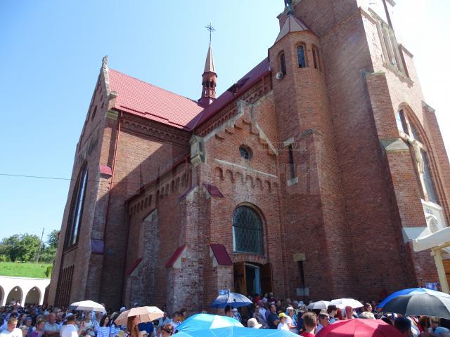 Sanctuarul Sfintei Fecioare Maria de la Cacica are ca element central Bazilica Minor „Adormirea Maicii Domnului”, o impozantă clădire în stil neogotic, din cărămidă roșie, arsă 1