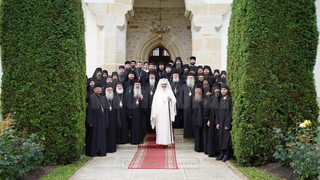 Patriarhul Daniel a participat la Manastrirea Putna la manifestarile de aniversarea a 150 de ani de la Marea serbare a românismului