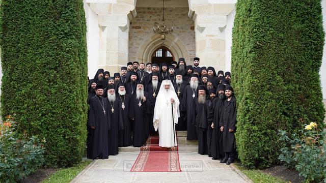 Patriarhul Daniel a participat la Mănăstirea Putna la manifestările de la aniversarea a 150 de ani de la Marea serbare a românismului