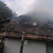 O casă și o bucătărie de vară, afectate de flăcări într-un sat din comuna Bunești